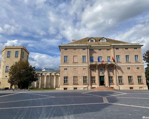 palazzo-doria-torre-pentagonale-loano-riviera-ligure-ponente.jpg